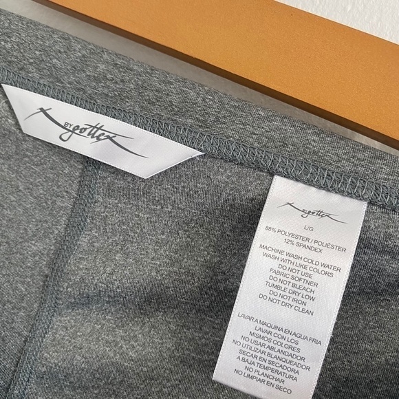 (NWOT) X BY GOTTEX GRAY SIDE MESH LEGGINGS WITH SIDE POCKETS - Picture 7 of 12